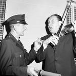 Henny Youngman with police officer