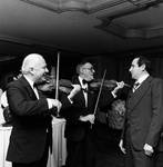 Lando Bartolini singing with men playing violins
